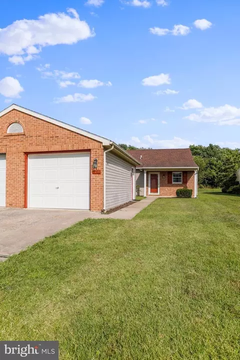 1216 Progress Rd, Chambersburg, PA 17202