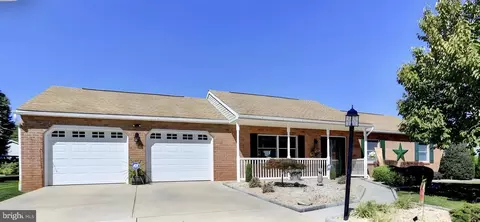 1651 Peachtree Ln, Chambersburg, PA 17201