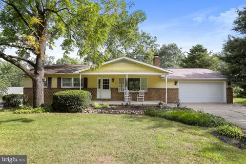 23 Buckingham Dr, Chambersburg, PA 17201