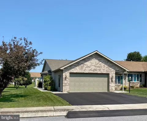 261 Phoenix Dr, Chambersburg, PA 17201