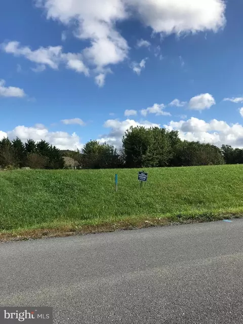 6646 Olde Pine Dr, Chambersburg, PA 17202