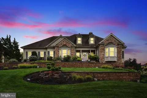 6852 St Annes Dr, Fayetteville, PA 17222