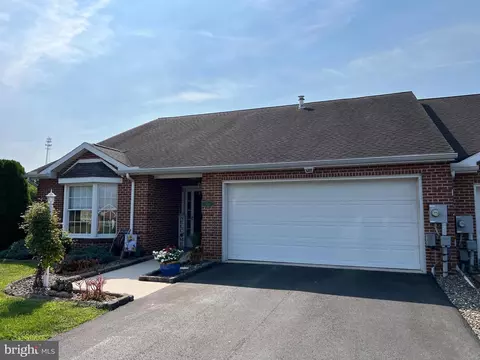 438 Moss Spring Ave, Greencastle, PA 17225
