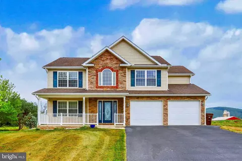 290 Cresthaven Dr, Fayetteville, PA 17222
