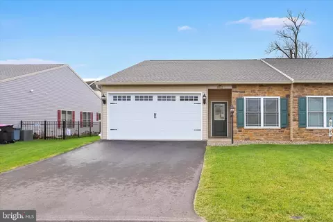 11300 Gulf Dr, Waynesboro, PA 17268