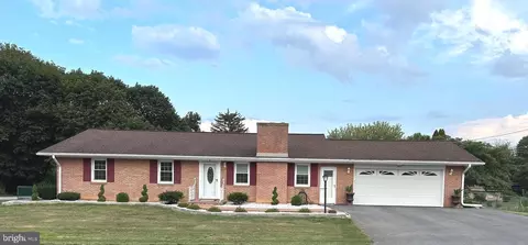 7 Acorn Cir, Chambersburg, PA 17202