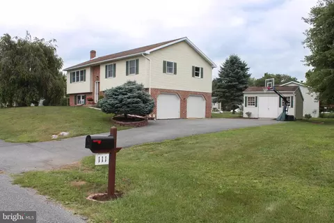 111 Bennelton Dr, Shippensburg, PA 17257