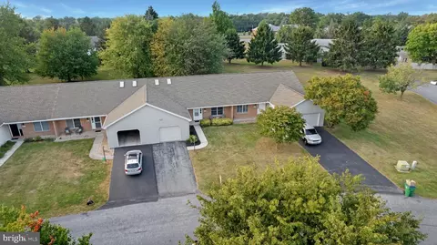 3477 Glen Eagles Dr, Chambersburg, PA 17202