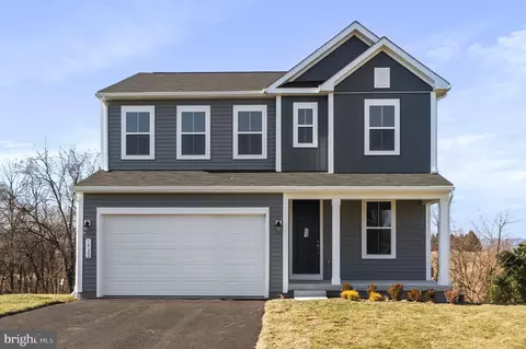 1522 Finch Dr, Chambersburg, PA 17202