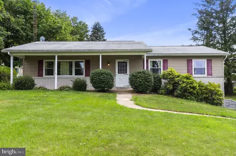 4 Buckingham Drive Dr, Chambersburg, PA 17201