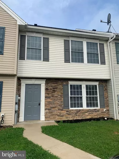 57 Grandview Xing W, Chambersburg, PA 17201