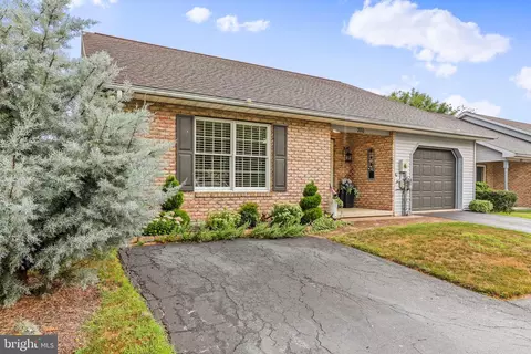 280 Stonegate Cir S, Chambersburg, PA 17201