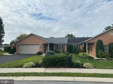 248 Woodvale Dr, Chambersburg, PA 17201