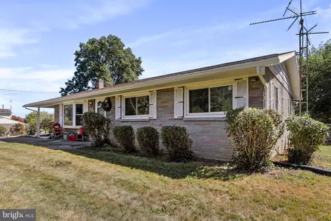2692 Johnson Dr, Chambersburg, PA 17201