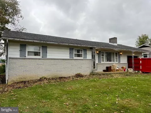 8268 Scenic Dr, Shippensburg, PA 17257
