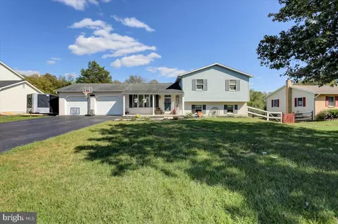 12498 Randy Dr, Greencastle, PA 17225