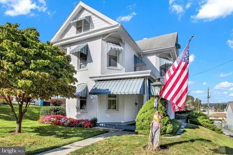220 W 6th St, Waynesboro, PA 17268