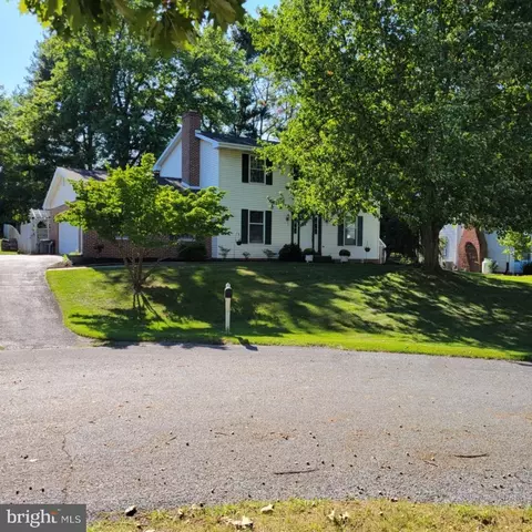 11830 Catoctin Dr, Waynesboro, PA 17268
