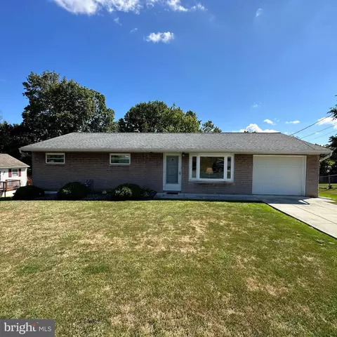 30 Harbo Rd, Chambersburg, PA 17202