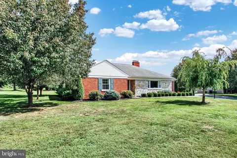 811 Mountain View Rd, Waynesboro, PA 17268