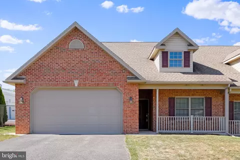 93 Monroe Dr, Chambersburg, PA 17201