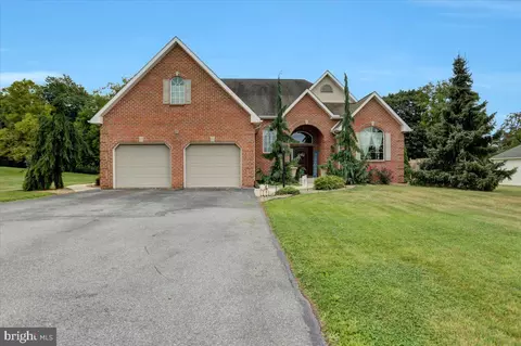 572 Remington Dr, Shippensburg, PA 17257