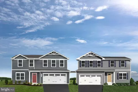 910 Raeann Dr, Greencastle, PA 17225