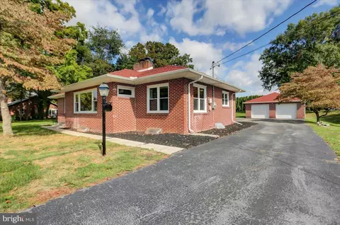 39 Grand Ave, Chambersburg, PA 17201