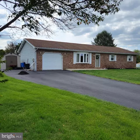 1120 Olive Dr, Greencastle, PA 17225