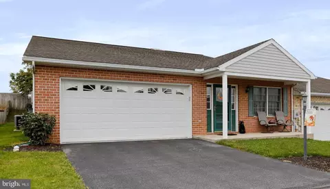 611 Spring Hill Dr #134, Waynesboro, PA 17268