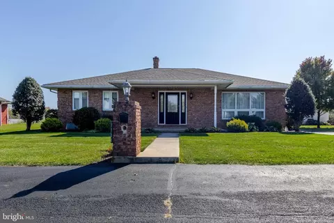7700 Scenic Dr, Shippensburg, PA 17257