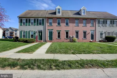541 Bracken Dr N, Chambersburg, PA 17201
