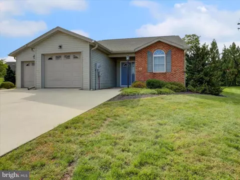 24 Homestead Dr, Greencastle, PA 17225