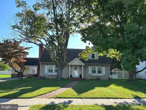 906 S Fifth St, Chambersburg, PA 17201