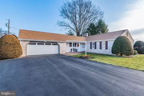 1281 Apple Tree Ln, Scotland, PA 17254