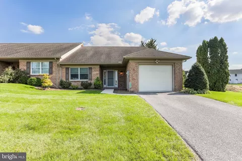 412 Benjamin Dr, Chambersburg, PA 17201