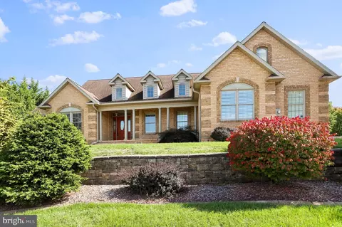 61 Carowinds Dr, Greencastle, PA 17225