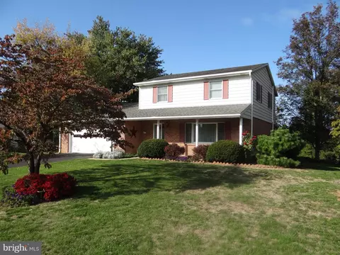 213 Meadow Ln, Chambersburg, PA 17202