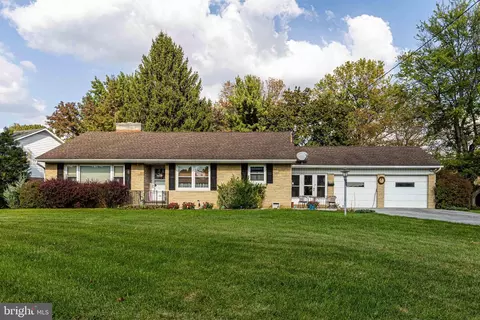 240 Orchard Cir, Greencastle, PA 17225