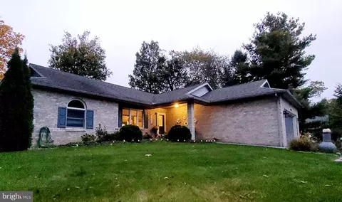 6085 Greenbriar Ter, Fayetteville, PA 17222