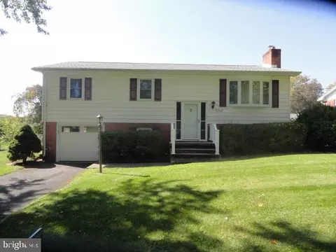 2312 Springfield Dr, Chambersburg, PA 17202
