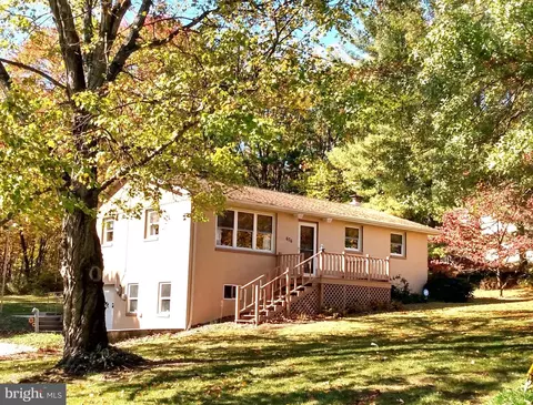 676 Siloam Rd, Chambersburg, PA 17201