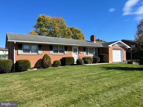 117 W Walter Ave, Greencastle, PA 17225