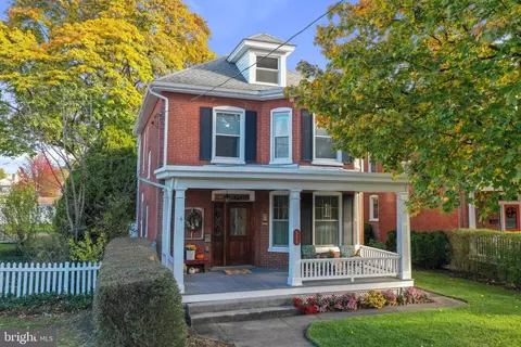 555 E Catherine St, Chambersburg, PA 17201