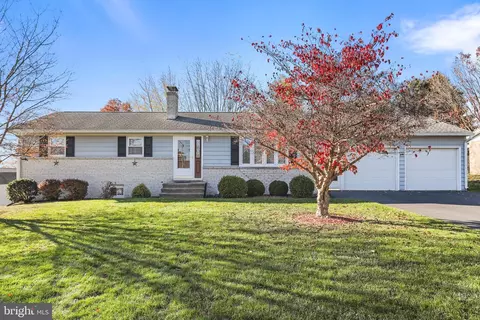 241 Krollman Dr, Fayetteville, PA 17222