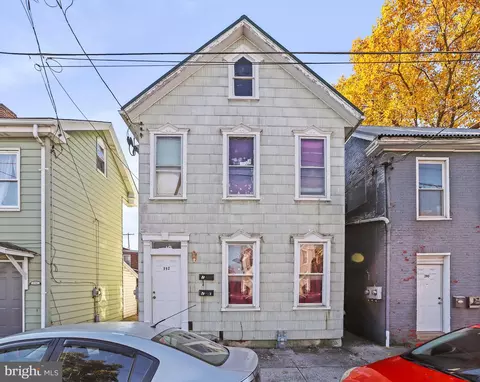 392 E Queen St, Chambersburg, PA 17201