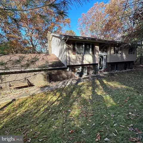 8190 Michaux Dr, Fayetteville, PA 17222