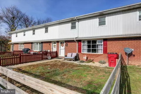 1383 Pleasant View Dr, Chambersburg, PA 17202