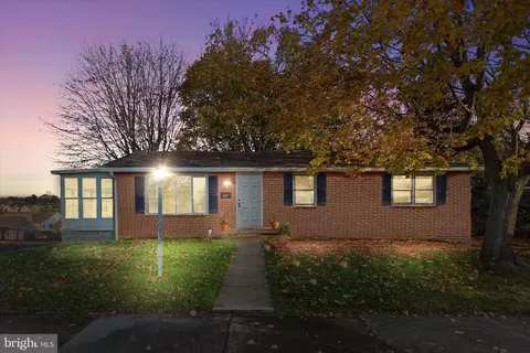 215 Frick Ave, Waynesboro, PA 17268
