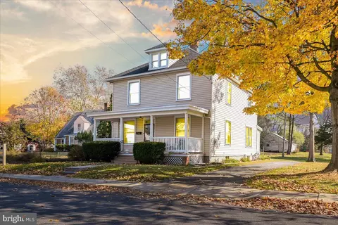 37 Spring Grove Ave, Greencastle, PA 17225